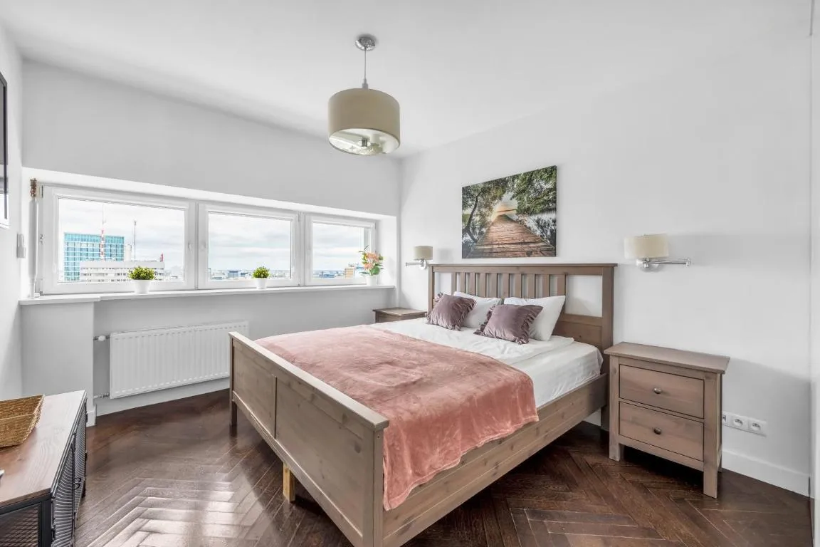 Image of 23rd Floor 3BR Apt with Views of Warsaw