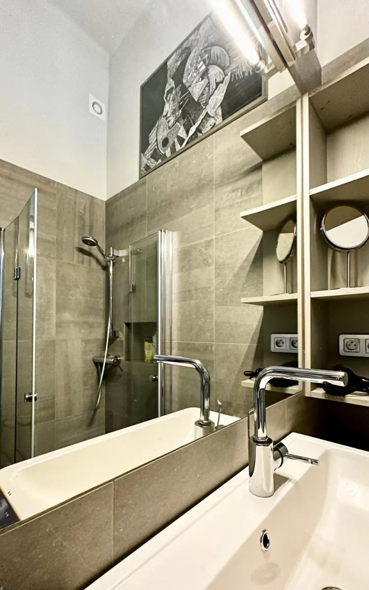 Image 2 of 4m high apartment in heart of Warsaw!