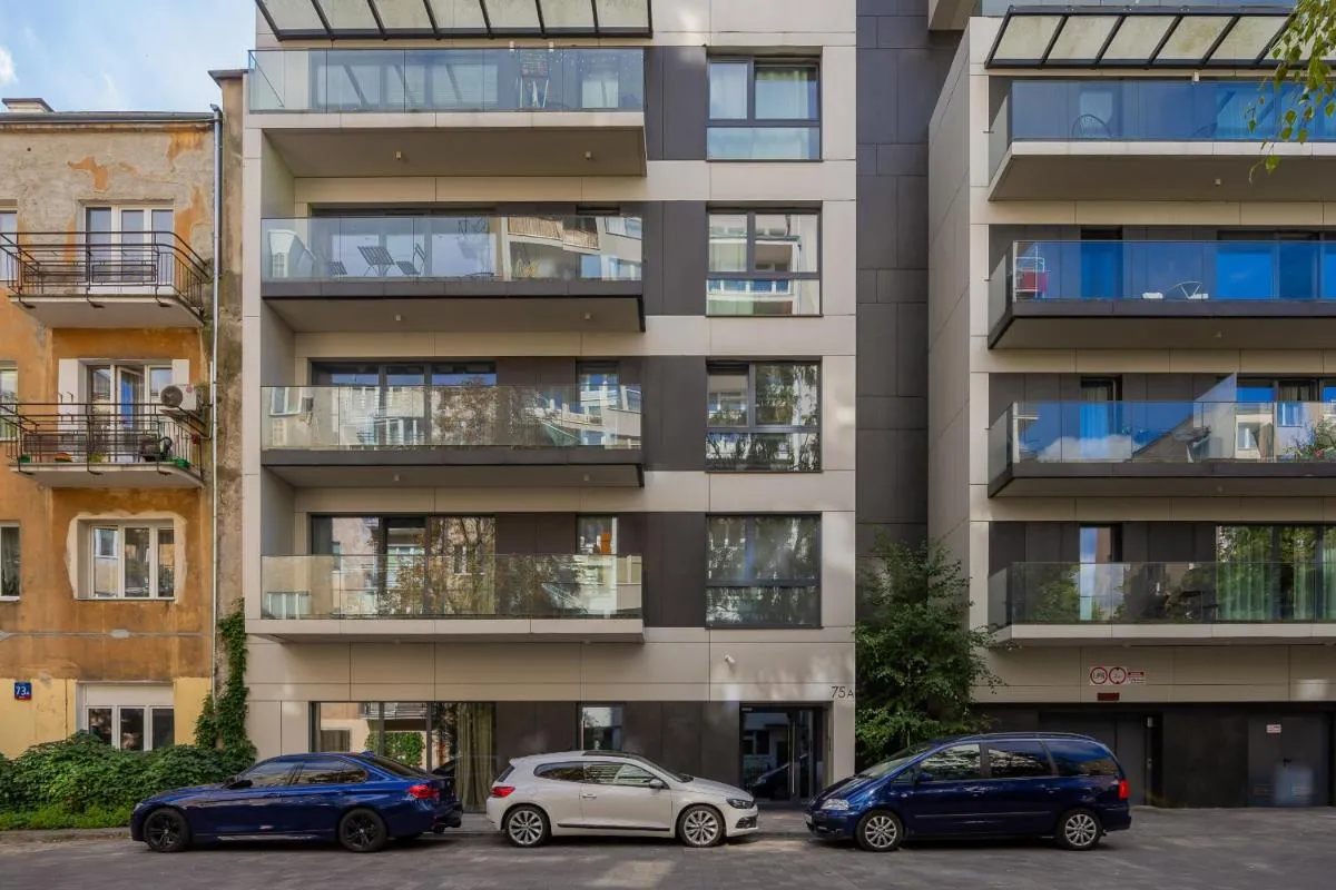 Image 4 of Air Conditioned Apartment with Furnished Garden in Warsaw Center by Renters Prestige