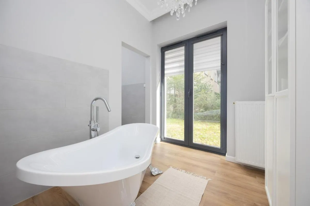 Image 5 of Air Conditioned Apartment with Furnished Garden in Warsaw Center by Renters Prestige