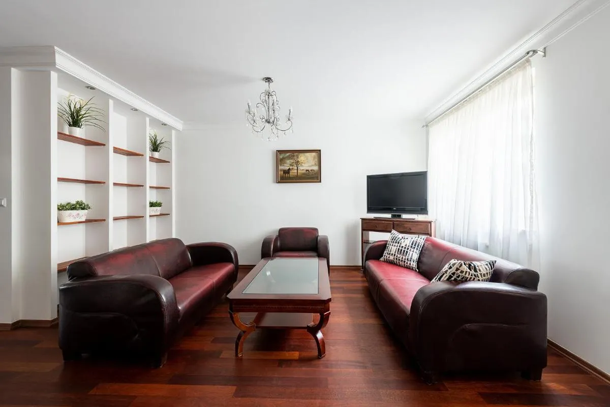 Image 4 of Bukowińska 12 Prywatne mieszkanie 80m2 z dwiema sypialniami i balkonem 2x bezpłatne miejsca parkingowe Samodzielne Zameldowanie! Private Garage! Self Check-in System!