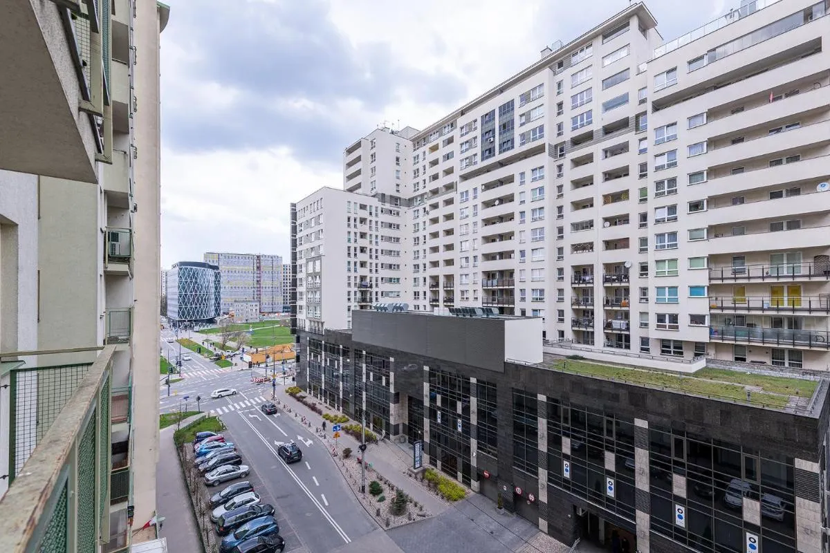 Image 5 of Bukowińska 12 Prywatne mieszkanie 80m2 z dwiema sypialniami i balkonem 2x bezpłatne miejsca parkingowe Samodzielne Zameldowanie! Private Garage! Self Check-in System!