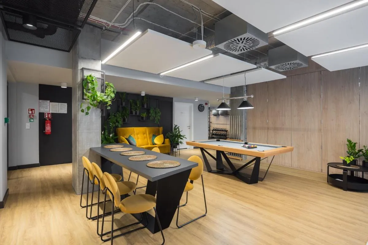 Image 3 of Business Park Blue Studio