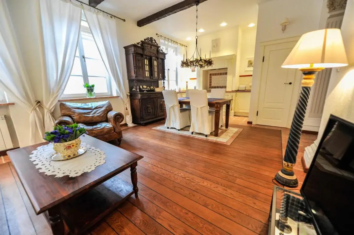 Image 3 of Castle Square Apartment