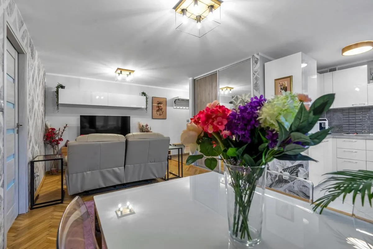 Image 4 of Central 2-Bedroom Apartment – Balcony, City View, Top Location – by Rentujemy