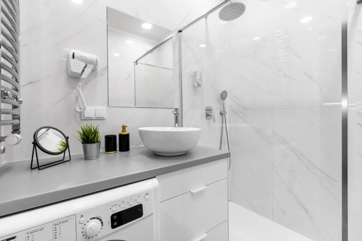 Image 2 of Central Warsaw Apartment – Great Location- One Bedroom Apartment – Siedmiogrodzka 3