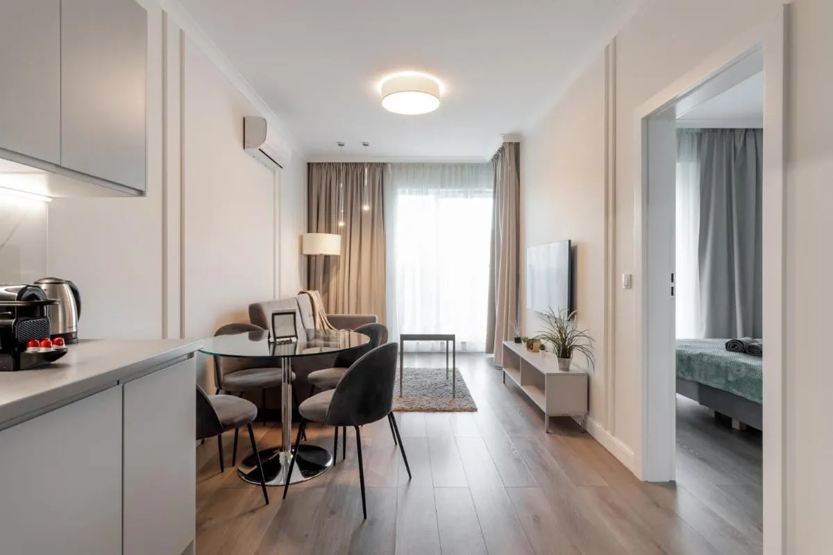 Image 3 of Central Warsaw Apartment – Great Location- One Bedroom Apartment – Siedmiogrodzka 3