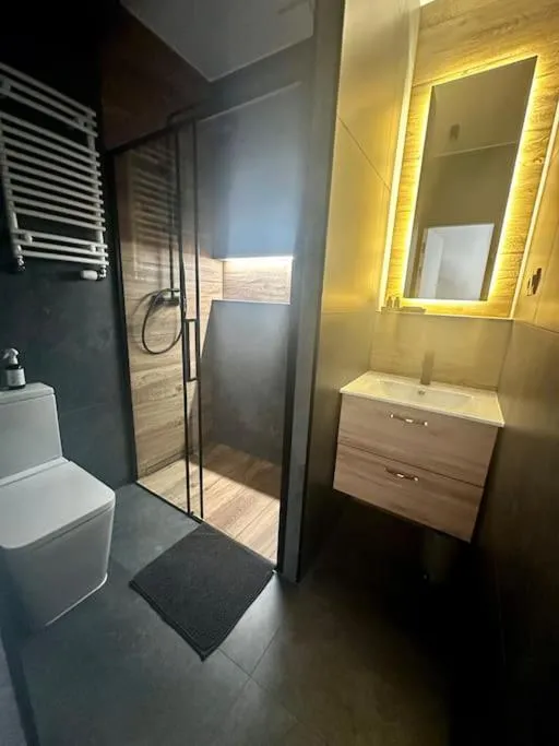 Image 4 of City Center Apartment
