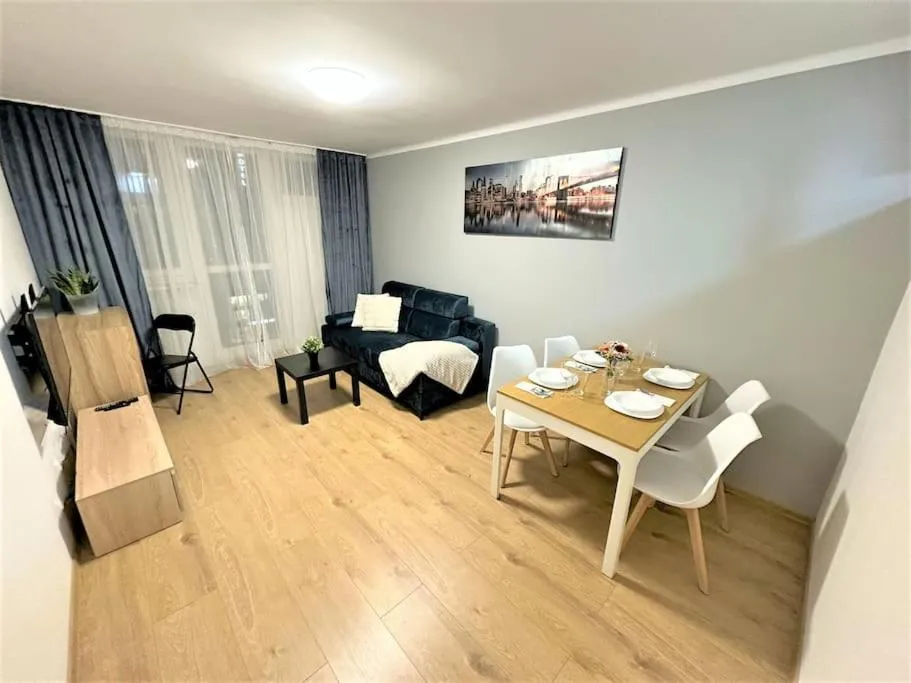 Image of EXCLUSIVE 3BR! Apartment IN CITY CENTER +NETFLIX!