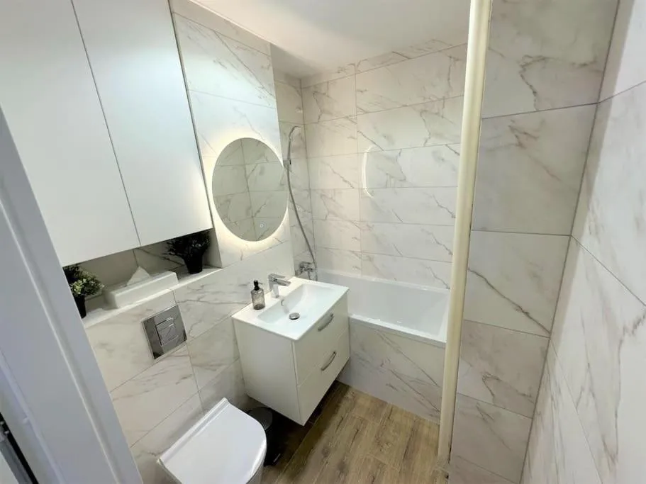Image 1 of EXCLUSIVE 3BR! Apartment IN CITY CENTER +NETFLIX!