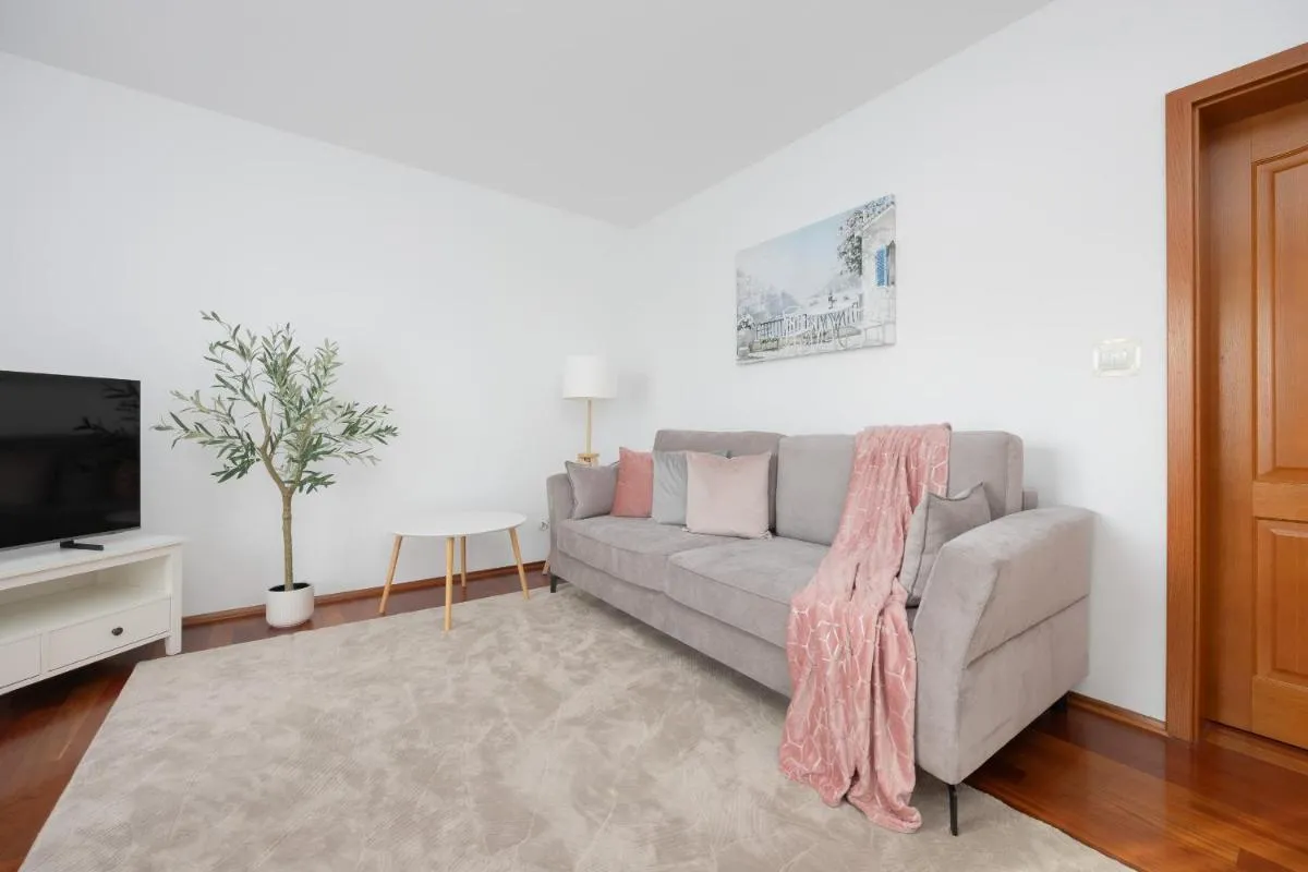 Image 5 of Elegant Apartment with Parking Close to Metro Station by Noclegi Renters