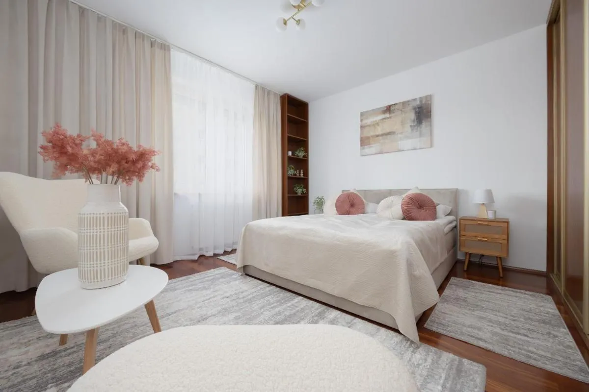 Image 1 of Elegant Apartment with Parking Close to Metro Station by Noclegi Renters