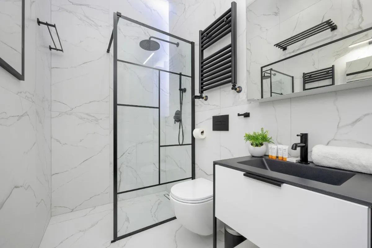 Image 6 of Exclusive Grey and Red Apartment in Warsaw Center by Noclegi Renters