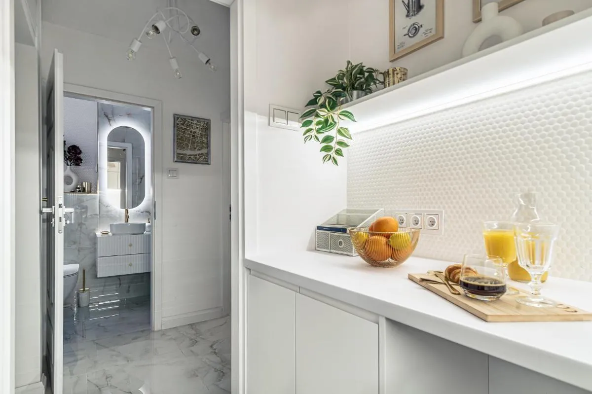 Image 1 of Gold Premium 2-bedroom Suite 100m from Central Station, modern&high standard