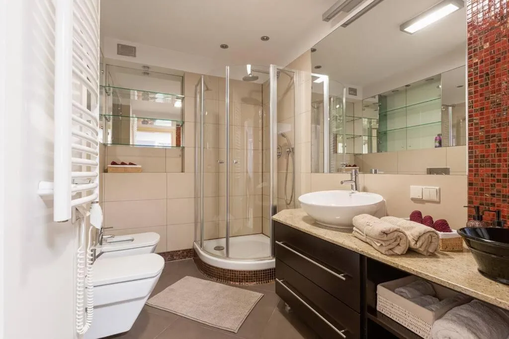 Image 2 of Great 2 BDR apartment, prestigious location in the center of Warsaw.