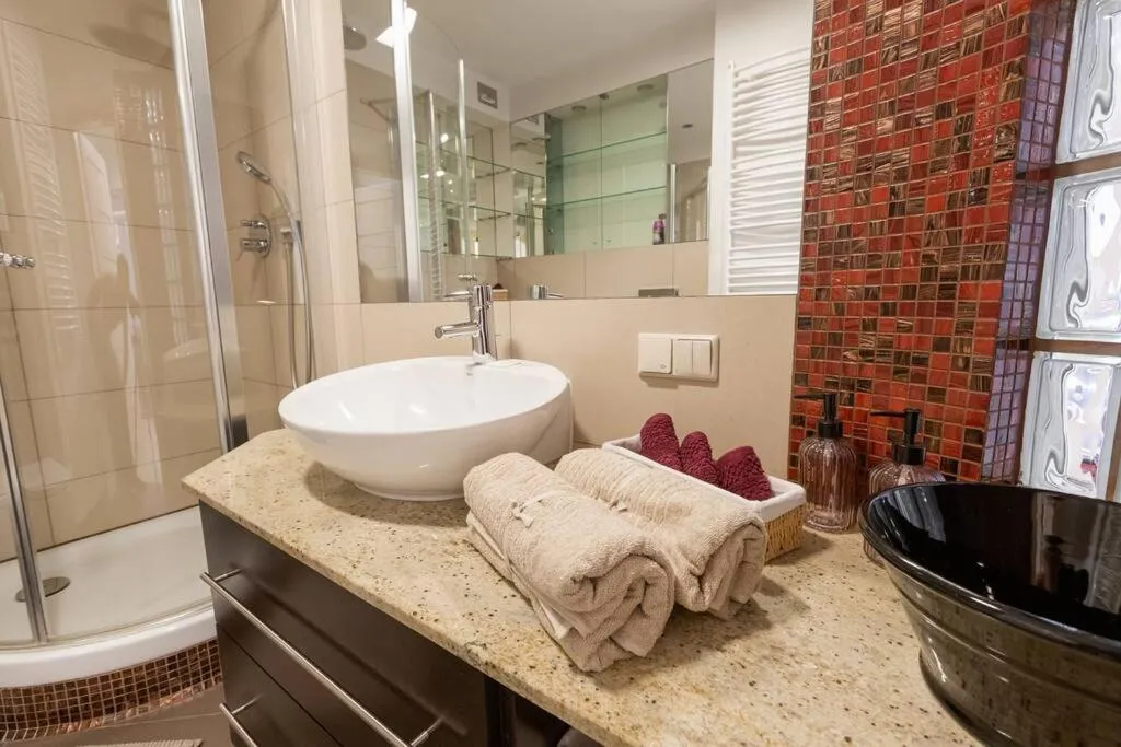 Image 6 of Great 2 BDR apartment, prestigious location in the center of Warsaw.