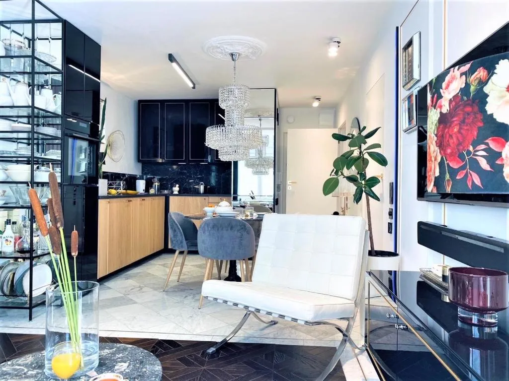 Image of LUXURY Apartment at City CENTER at Palace +Netflix!