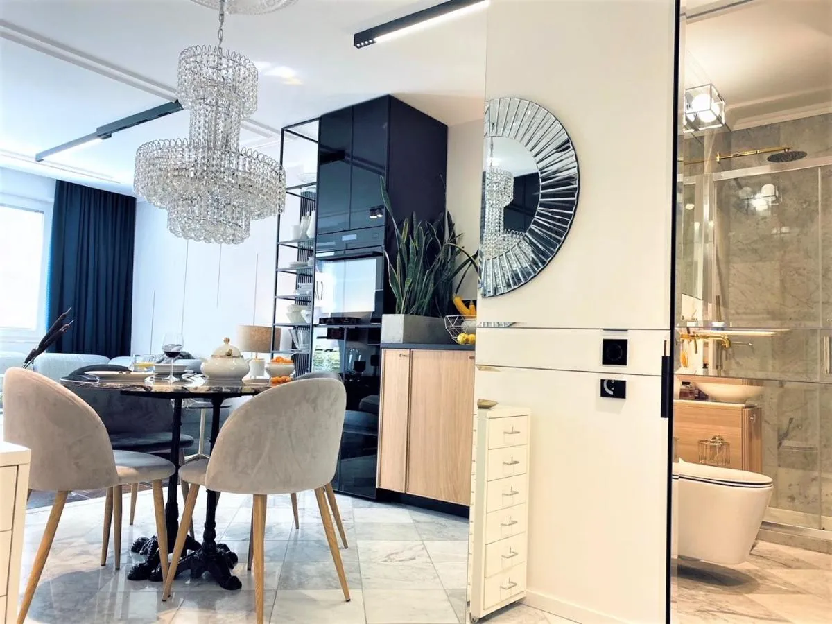Image 2 of LUXURY Apartment at City CENTER at Palace +Netflix!