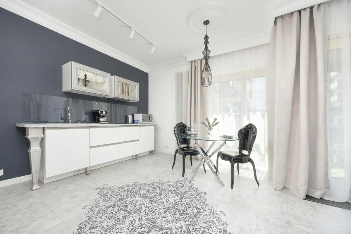 Image 4 of Luksusowy Apartament Mennica Residence w Centrum Warszawy z Klimatyzacją by Renters Prestige