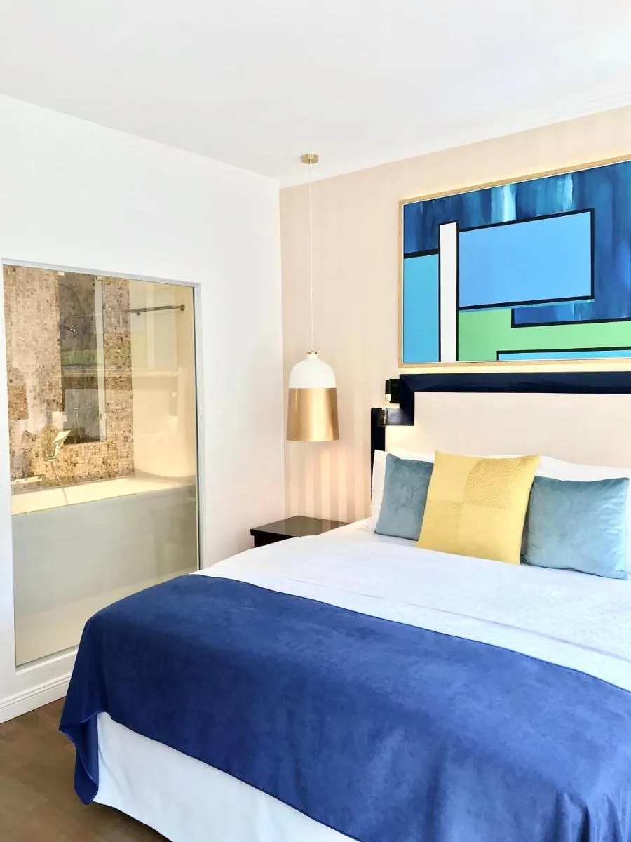 Image 3 of Luxury Apartments MONDRIAN Market Square III