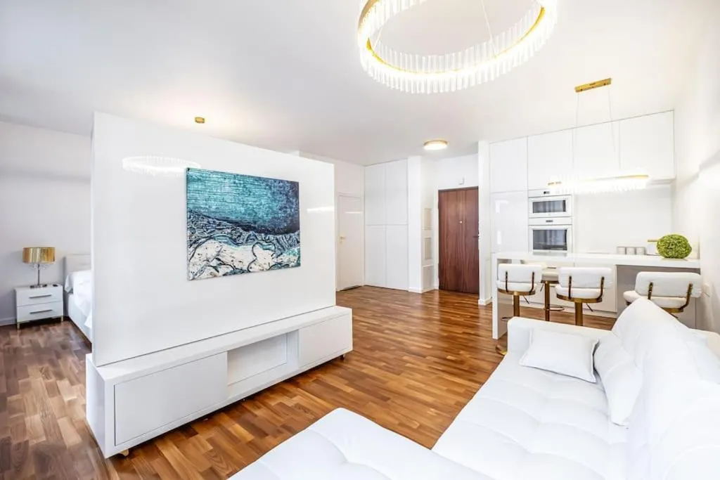 Image 3 of Luxury Princessa Apartment & garage & cable tv channels