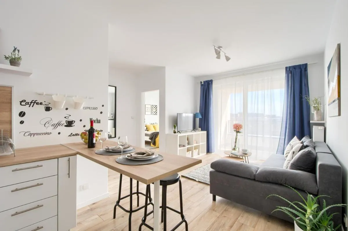 Image 2 of M&R Apartament Airport&Business Premium Komputerowa – underground garage – free WiFi – Netflix – self check-in – 5 min from Chopin Airport