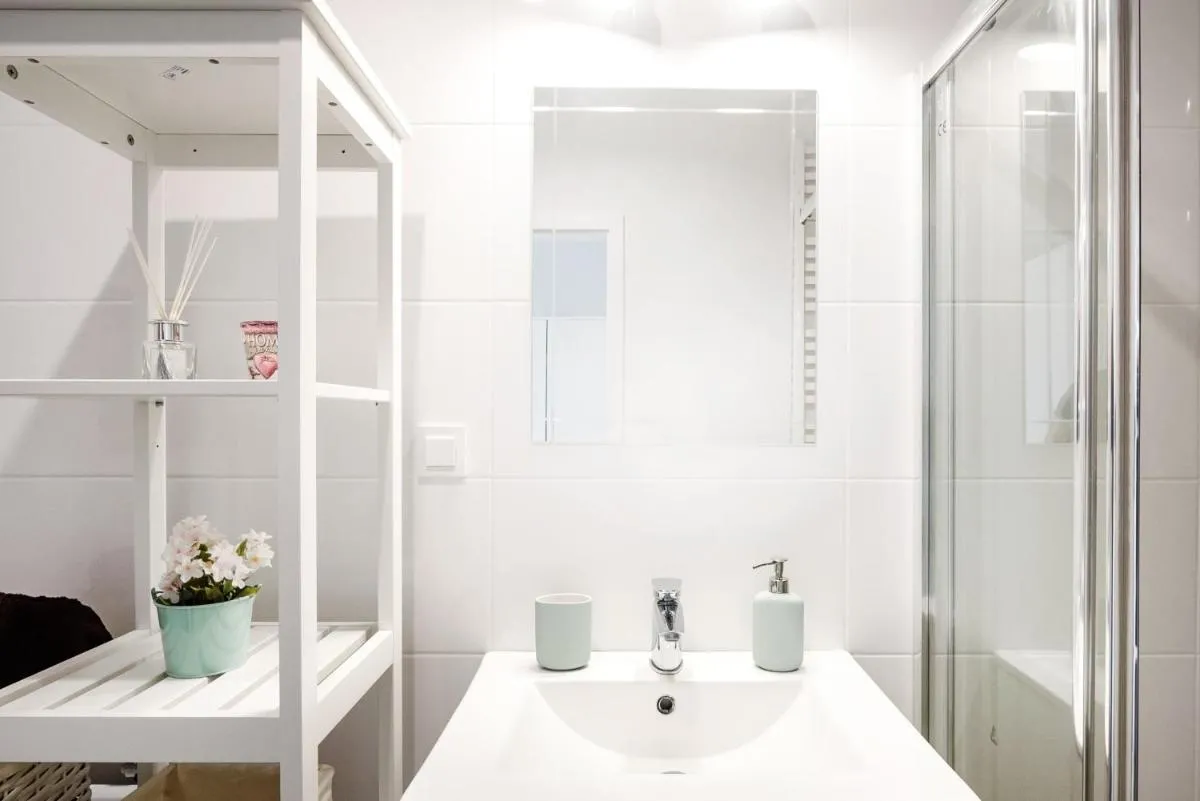Image 1 of M&R Apartament Airport&Business Premium Komputerowa – underground garage – free WiFi – Netflix – self check-in – 5 min from Chopin Airport