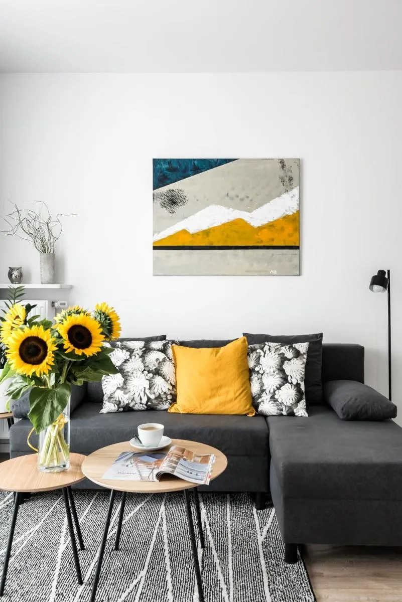 Image 3 of M&R Apartament Airport&Business Premium Komputerowa – underground garage – free WiFi – Netflix – self check-in – 5 min from Chopin Airport