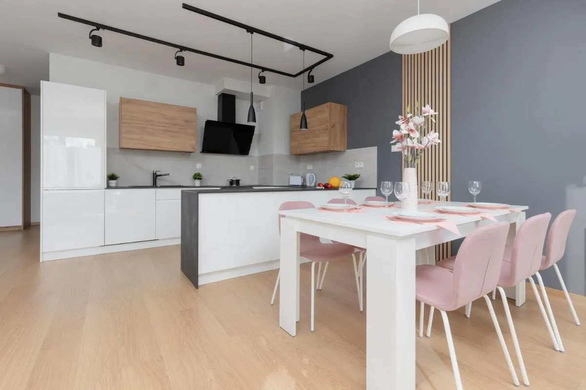 Image 2 of Metro Kondratowicza Warsaw Apartment with Parking by Noclegi Renters