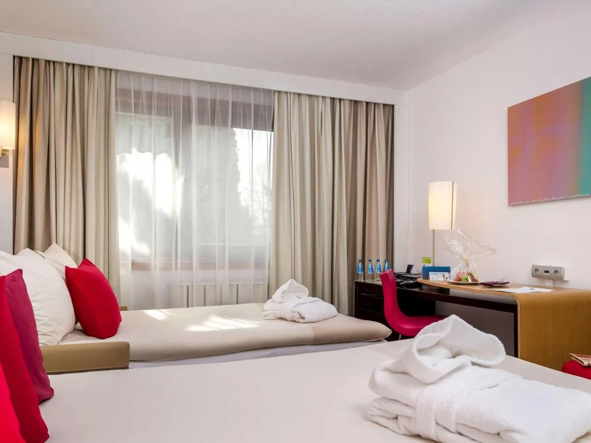 Image 4 of Novotel Warszawa Airport