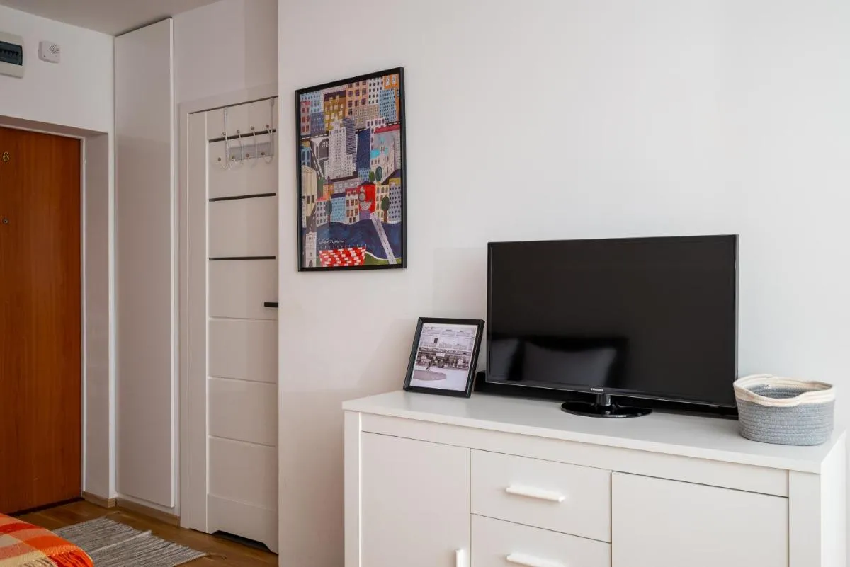 Image 4 of Parkland Cosy Studio