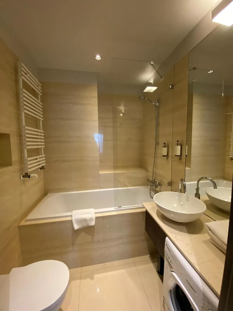 Image 3 of Platinum Residence