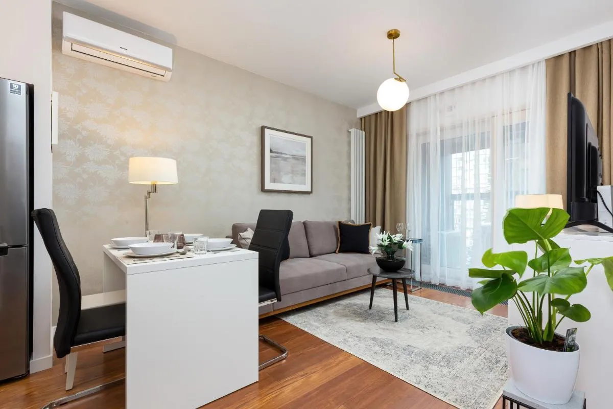 Image 2 of Royal City Center Mennica Residence by Noclegi Renters