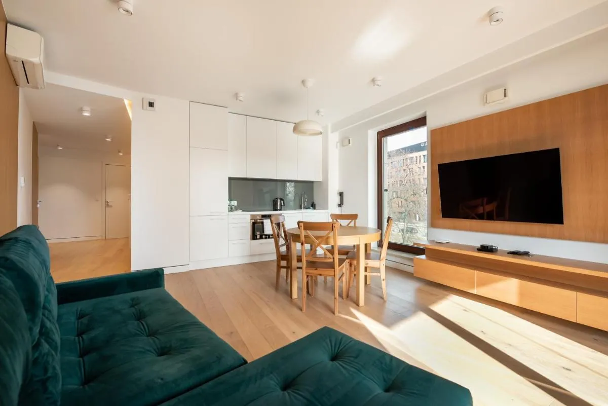 Image 2 of Solec Cristal Home Apartment