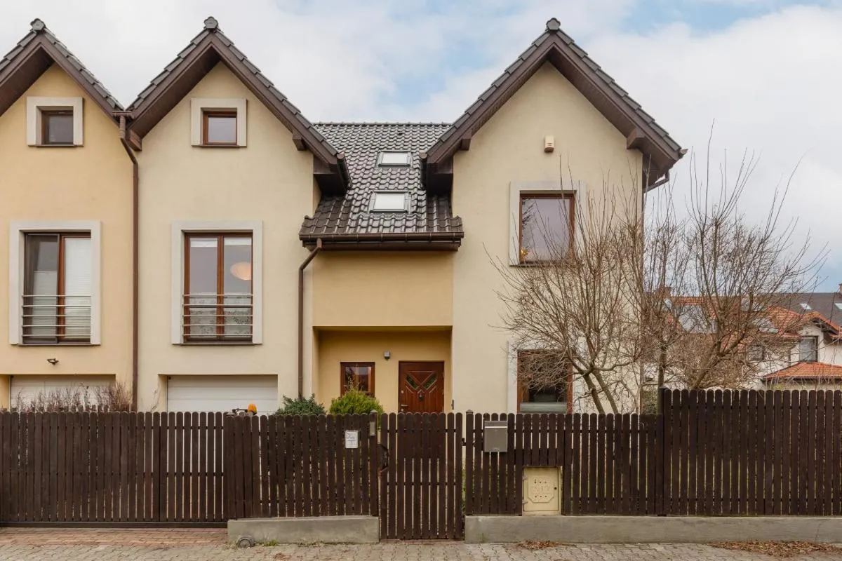 Image 6 of Spacious Two-Story 4-Bedroom House with Parking and Garden in Warsaw by Noclegi Renters