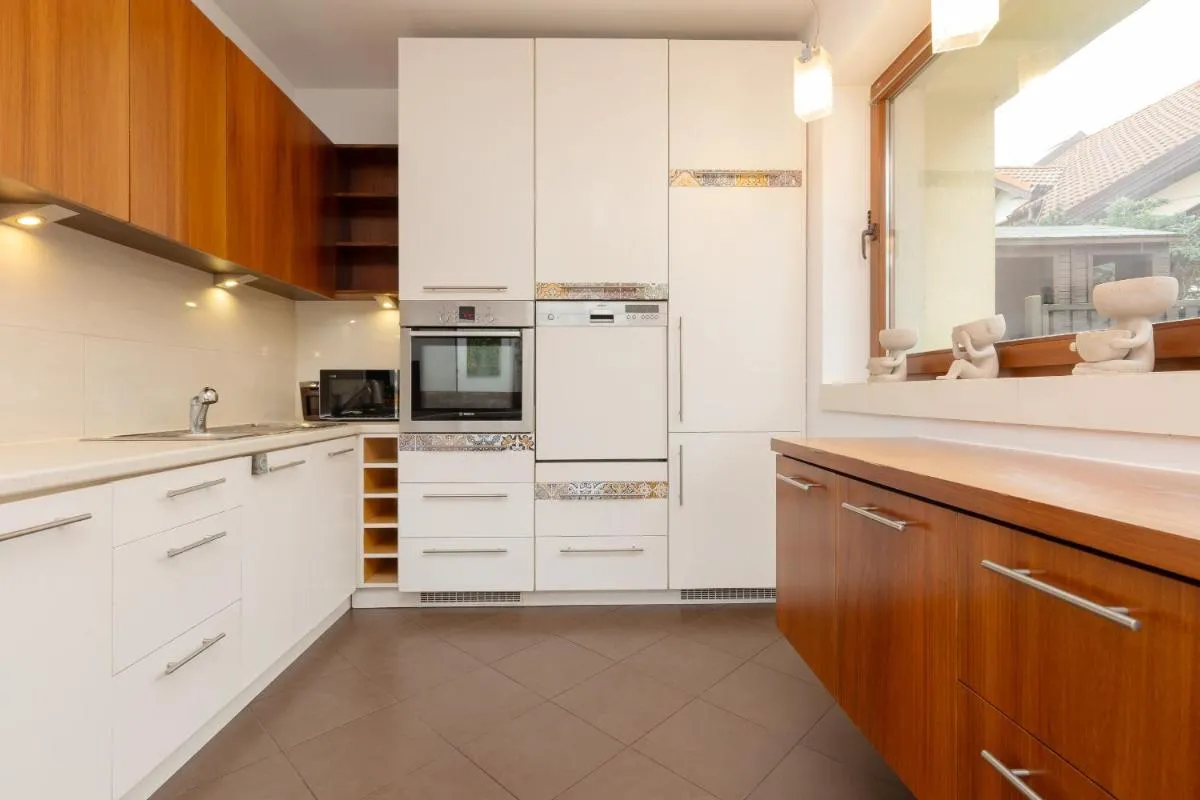 Image 4 of Spacious Two-Story 4-Bedroom House with Parking and Garden in Warsaw by Noclegi Renters