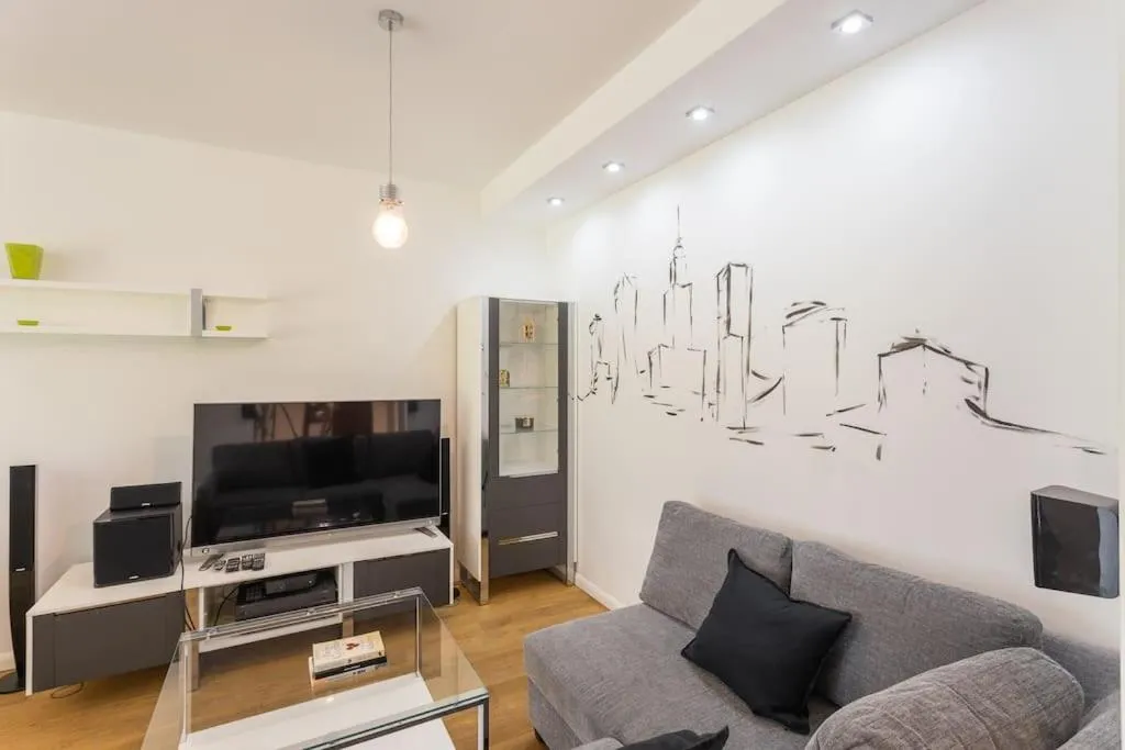 Image 4 of Urban Chic – City Center – One Bedroom Apartment – Warsaw Stays – Siedmiogrodzka 1