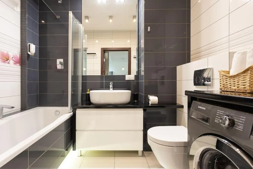Image 2 of Urban Chic – City Center – One Bedroom Apartment – Warsaw Stays – Siedmiogrodzka 1