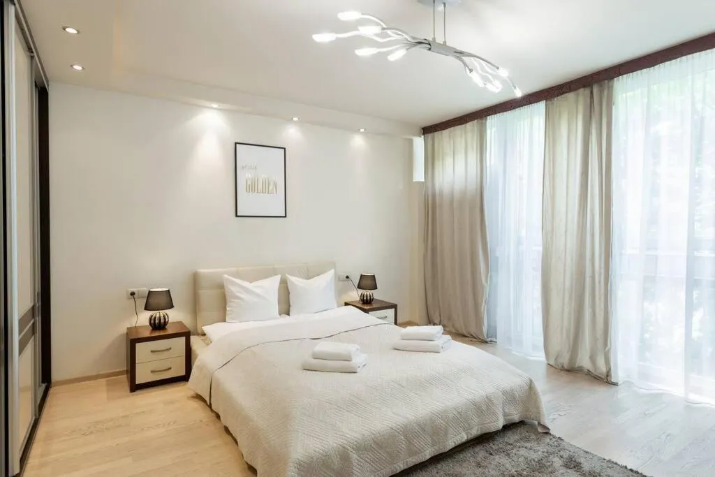 Image 1 of Urban Chic – One Bedroom Apartment -Luxury Warsaw Stays – Grzybowska 5