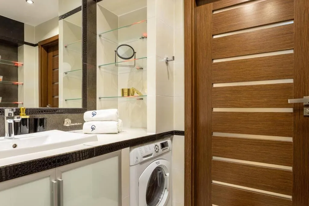 Image 2 of Urban Chic – One Bedroom Apartment -Luxury Warsaw Stays – Grzybowska 5