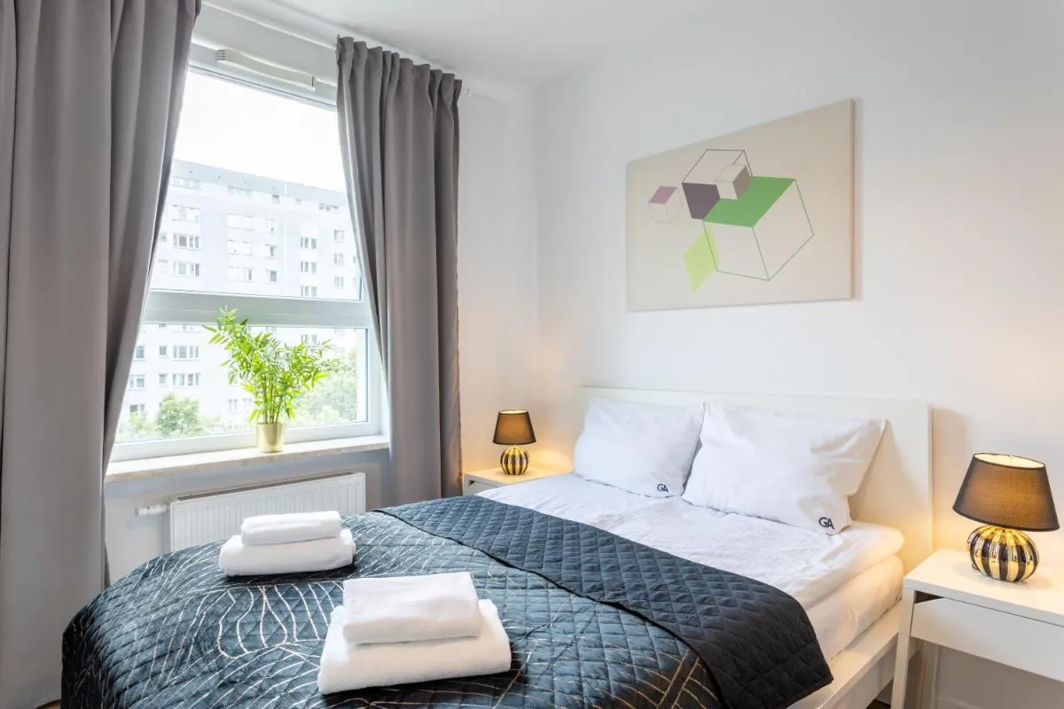 Image 1 of Urban Chic – Pereca – Rondo ONZ – Luxury Warsaw Stays – 14 People