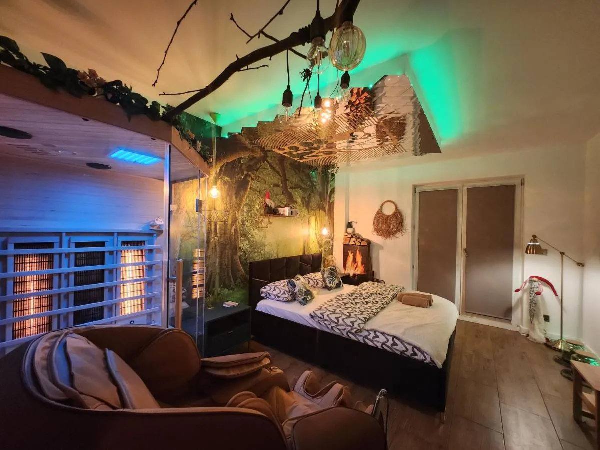 Image 6 of WOLA Wyjątkowe Studio z Jacuzzi, Sauną i Fotelem do Masażu oraz opcją z Prosecco – Exceptional Studio with Jacuzzi, Sauna, Massage Chair and optional Prosecco