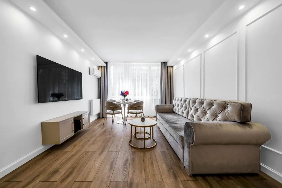 Image of Warsaw Centrum Apartment – Workspace, Balcony – by Rentujemy