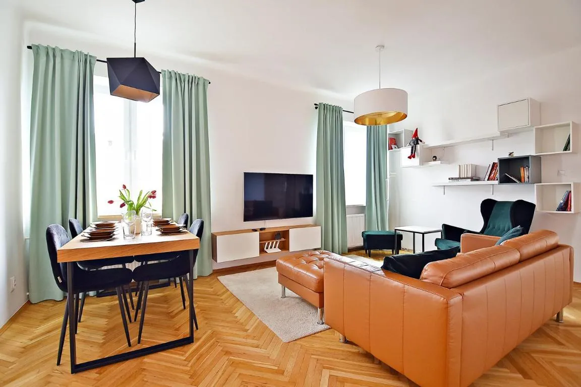 Image of Warsaw City View Apartment – 63m2, Top Location, Workspace – by Rentujemy
