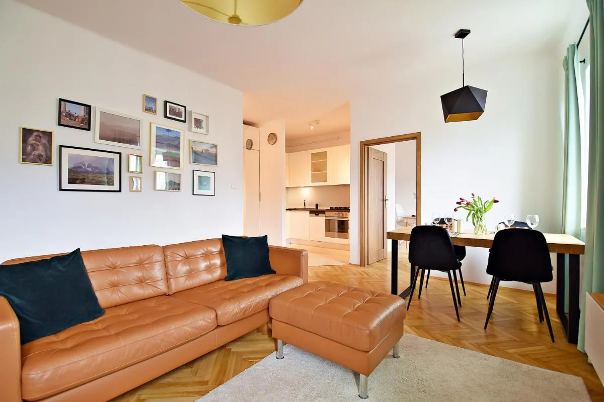Image 2 of Warsaw City View Apartment – 63m2, Top Location, Workspace – by Rentujemy