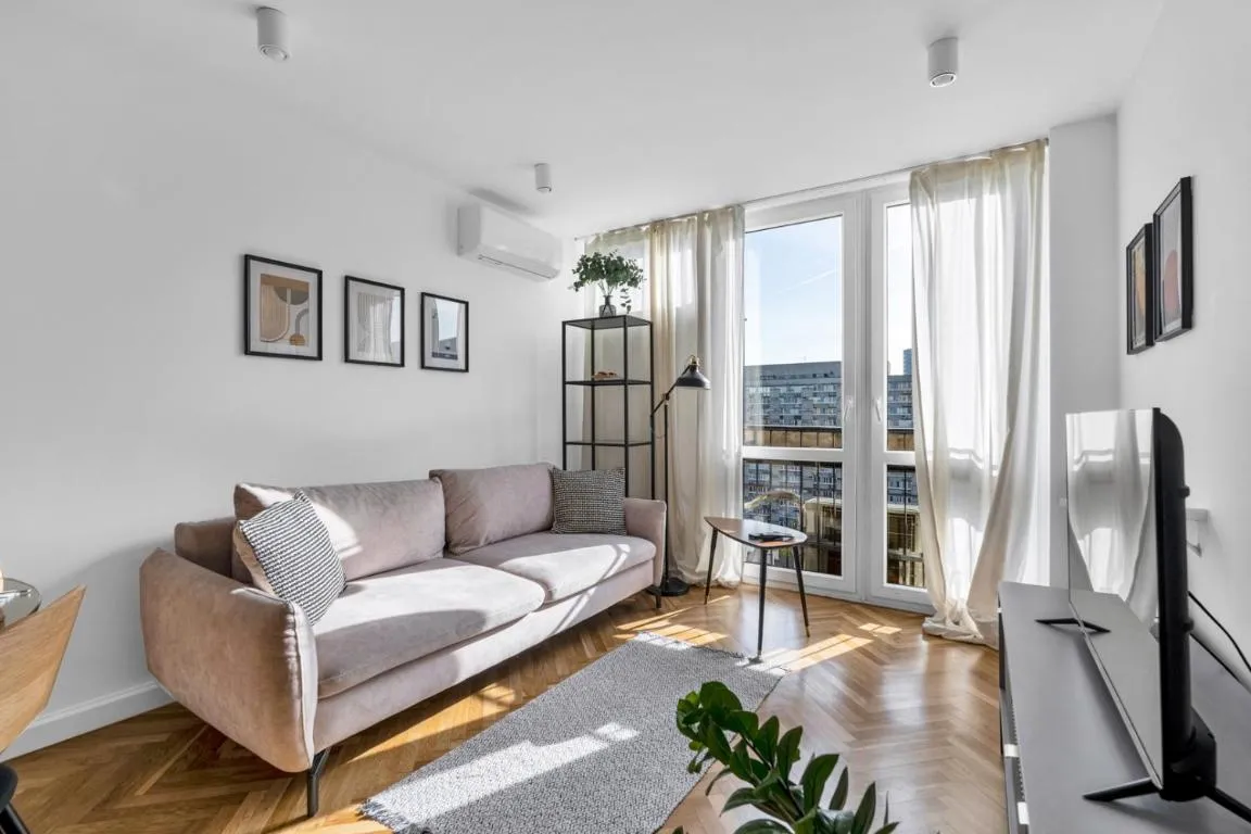 Image of Warsaw Wola – 13th Floor, City View, Metro Nearby – by Rentujemy