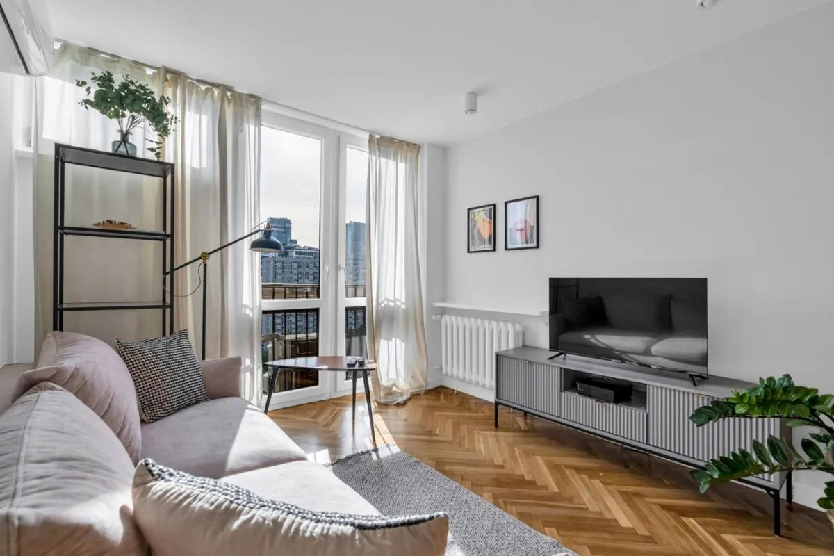Image 4 of Warsaw Wola – 13th Floor, City View, Metro Nearby – by Rentujemy