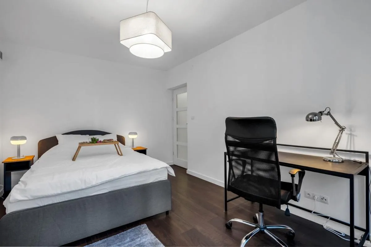 Image 4 of Złota Apartment – City Center, Workspace, Metro – by Rentujemy