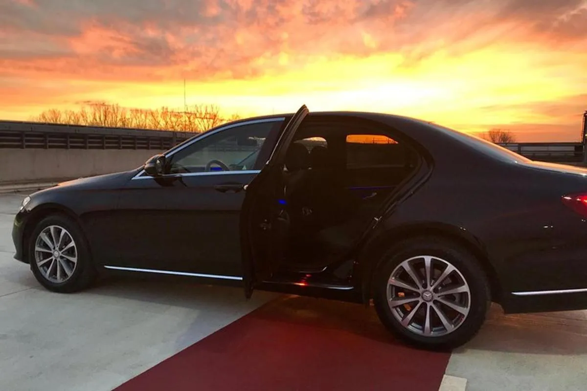 Image 5 of Luxury Warsaw Chopin Airport Transfer by private Limousine