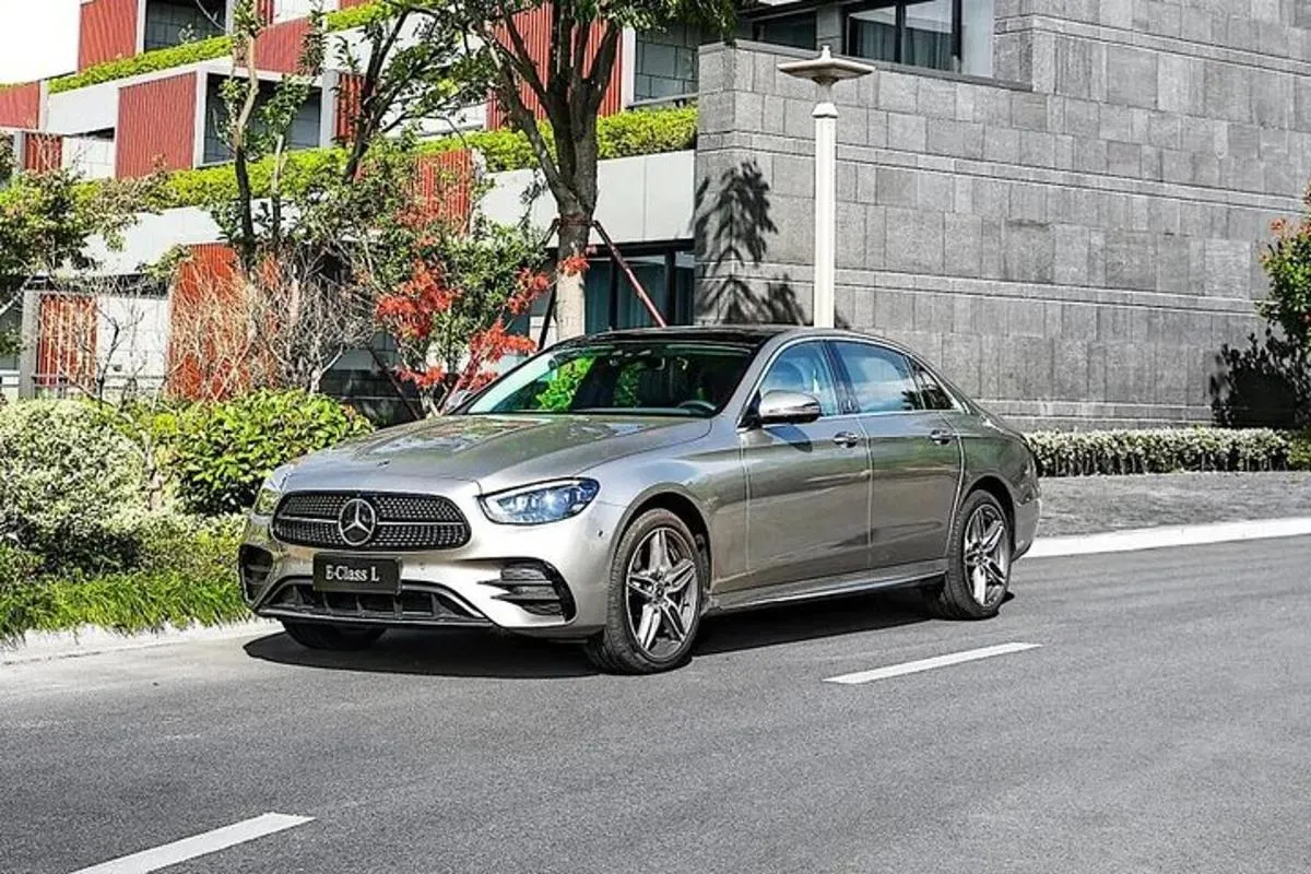 Image 5 of Private Transfer Warsaw Chopin Airport WAW to Warsaw City